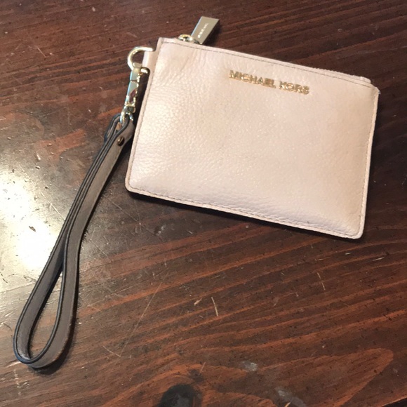 Michael Kors Handbags - Michael Kors Wristlet!
